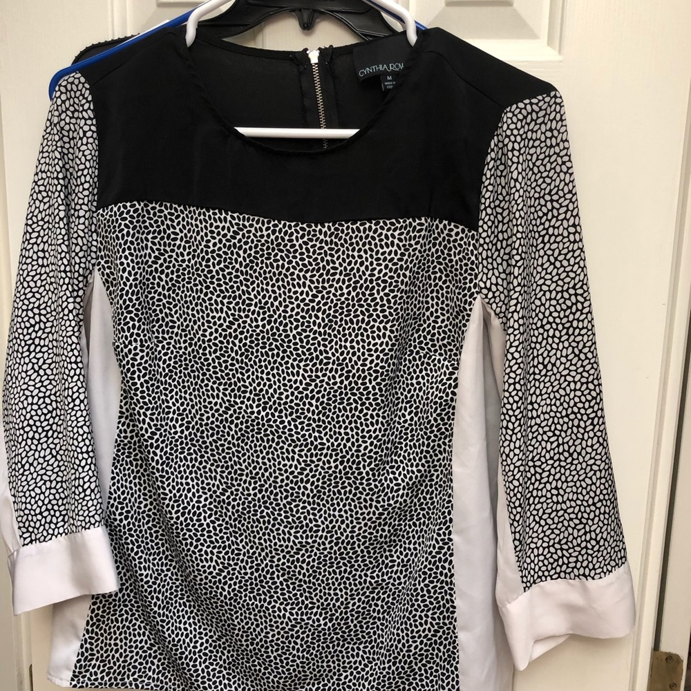 Blouse with zipper back